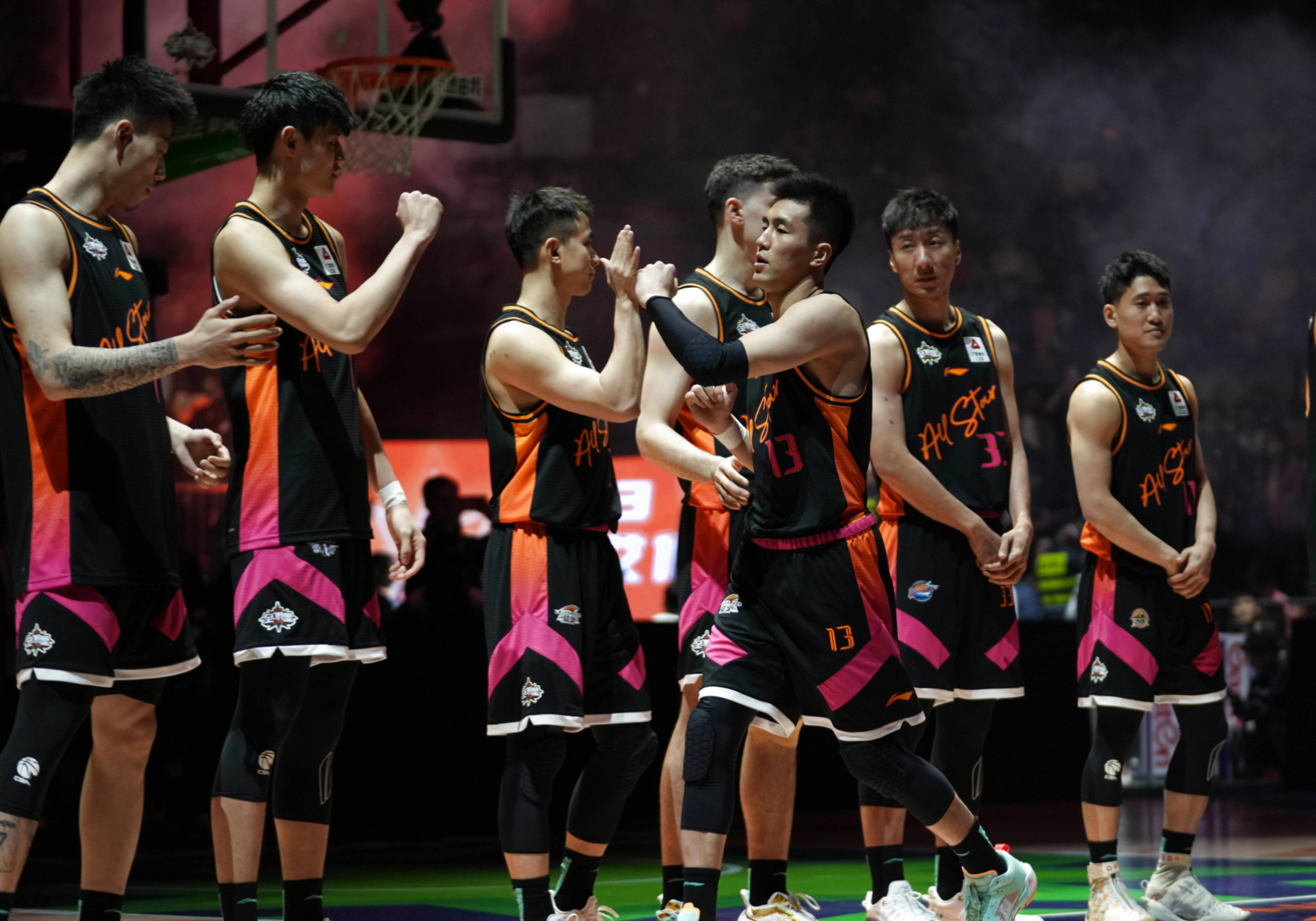 关于今夜突围战来临，西汉姆围绕CBA常规赛回应争议，媒体盛赞，临场指挥获称赞的信息