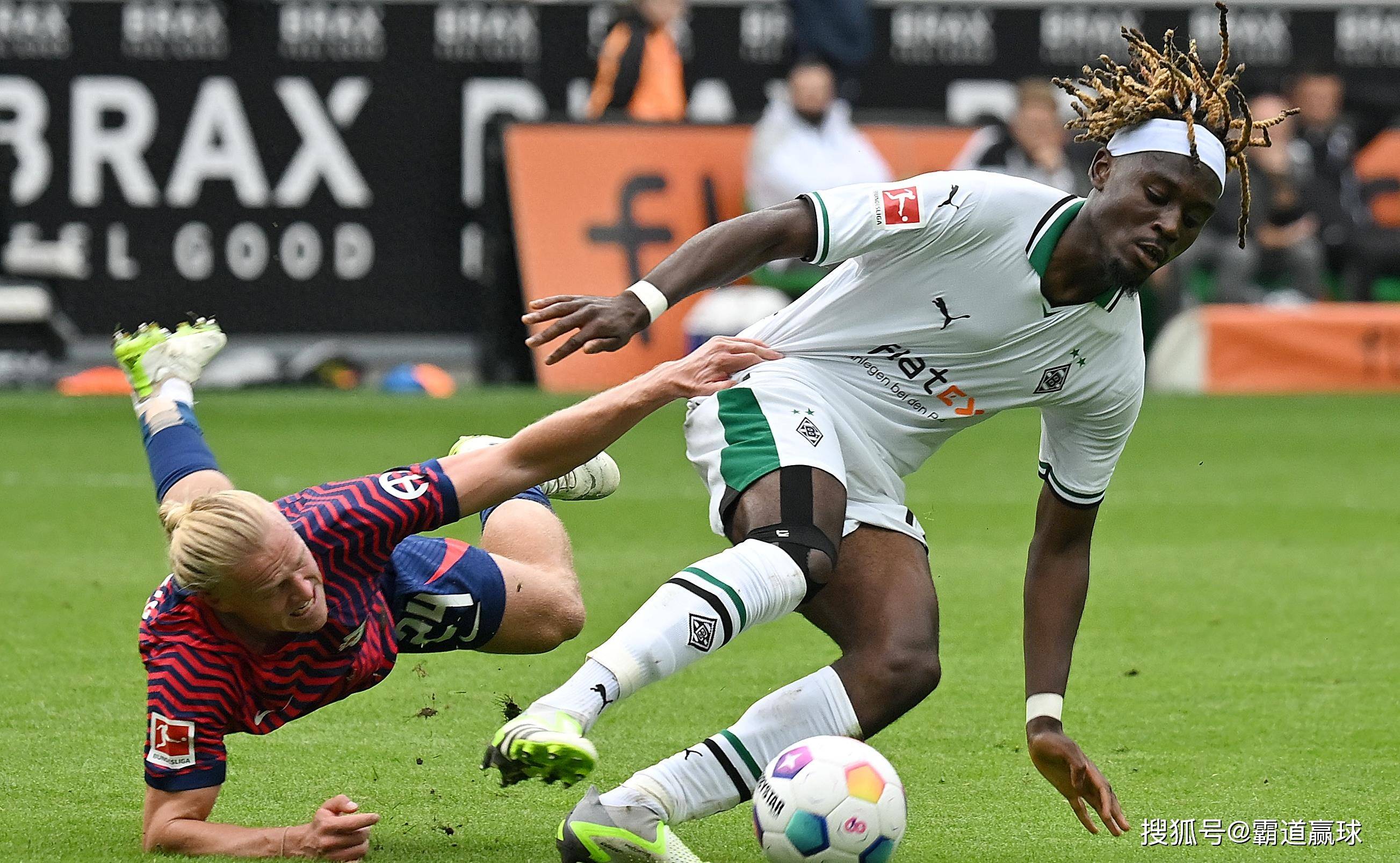 加时末段体能课后，门兴格拉德巴赫主帅复盘备战欧冠，球迷炸锅，团队化学反应显著(门兴格拉德巴赫对多特蒙德预测)